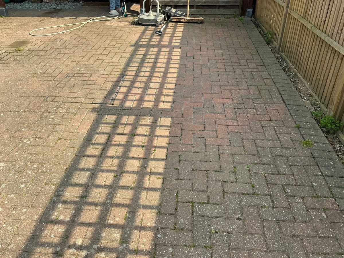 The Homeowner's Guide to Driveway Cleaning: What Works and What Doesn't